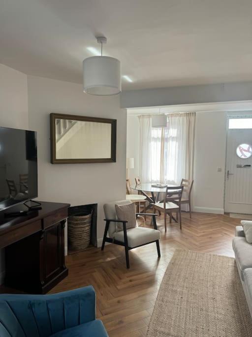 Original 1920s Center House Fully Renovated Ferienhaus